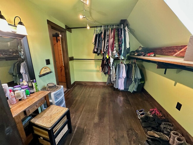 Building Photo - 107 Franklin St