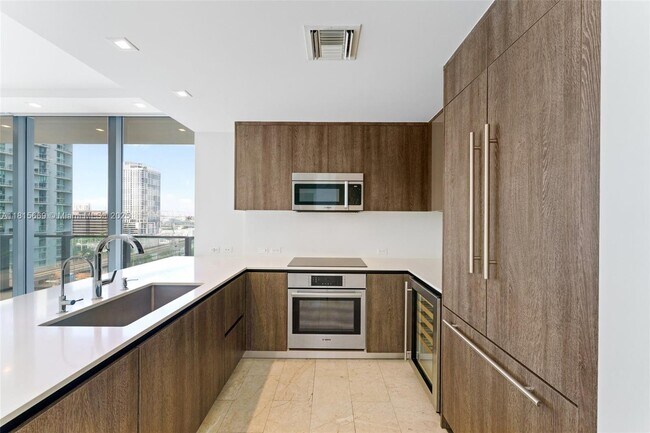 Building Photo - 88 SW 7th St