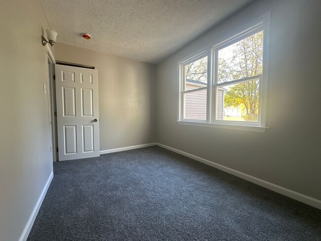 Building Photo - Three-Bedroom House In Aberdeen