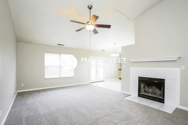 Building Photo - 3 Bedroom Pet-Friendly Home in Brownsburg, IN with Main Street Renewal