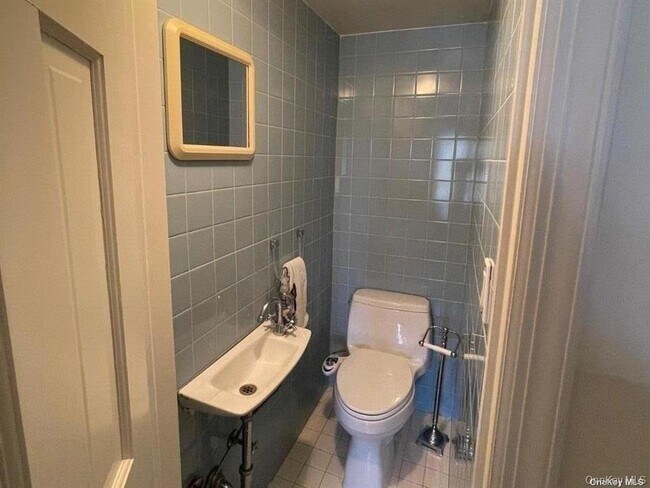 Building Photo - 64 Old Pond Rd