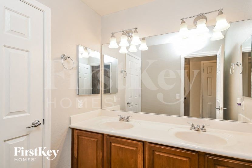 Building Photo - 4762 S Grenoble Cir