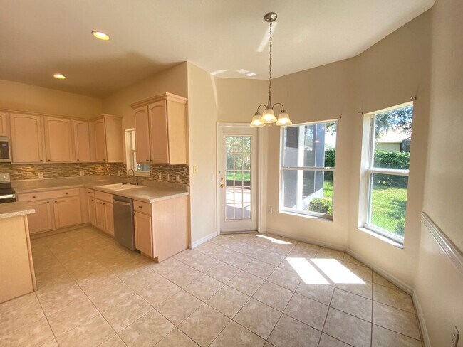 Building Photo - Amazing Solivita 2B/2B, open kitchen to fa...
