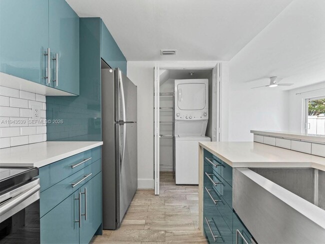 Building Photo - 4560 SW 68th Ct Cir