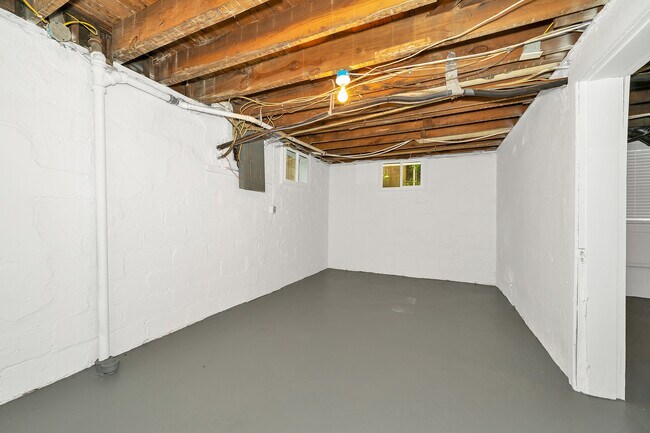 Building Photo - 3343 Carrollton Ave