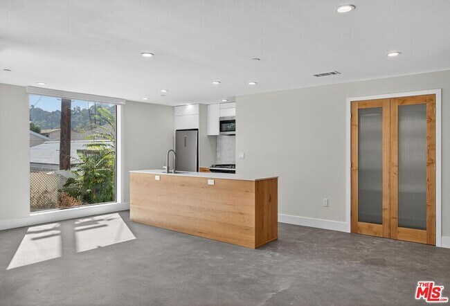 Building Photo - 2412 Eads St