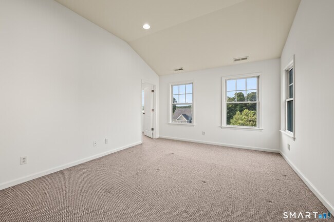 Building Photo - 5 Rolling Hills Dr