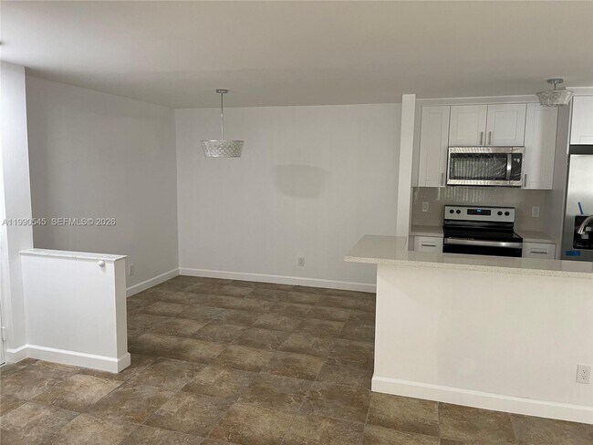 Building Photo - 10630 SW 157th Ct