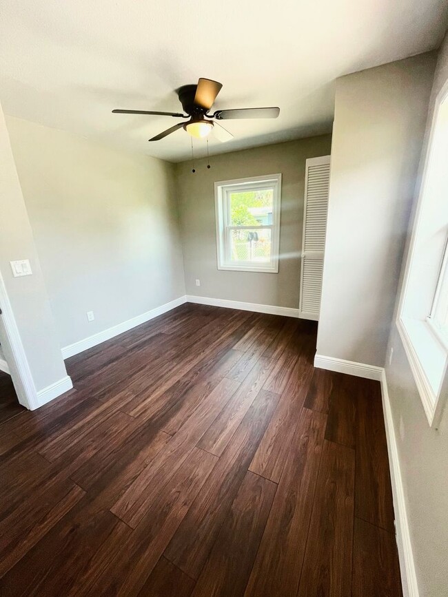 Building Photo - Stylish 3-Bedroom Bungalow Near Downtown Tampa - AVAILABLE ON JULY 5TH