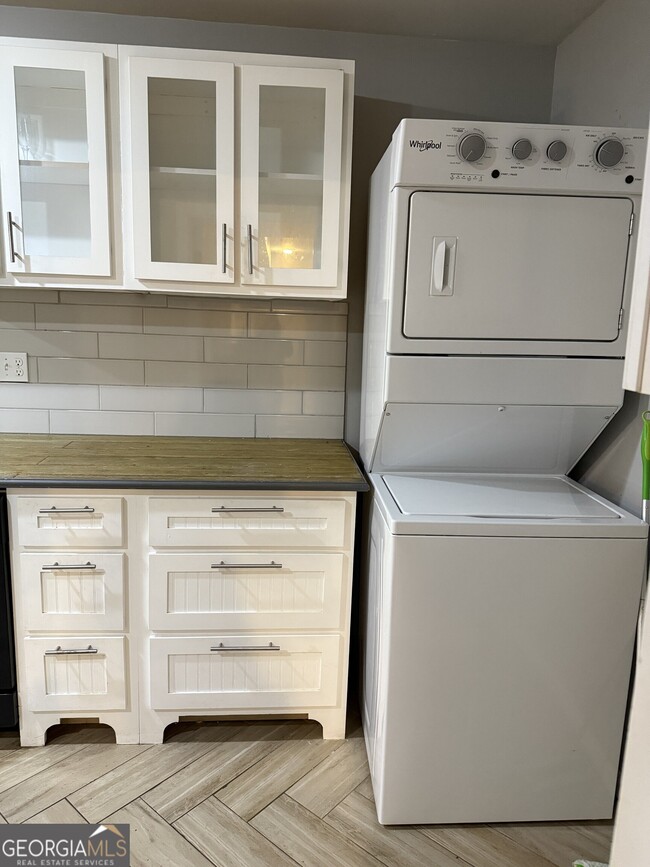 Building Photo - 2365 Statler Dr