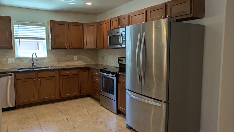 Building Photo - 427 East Waverly Street