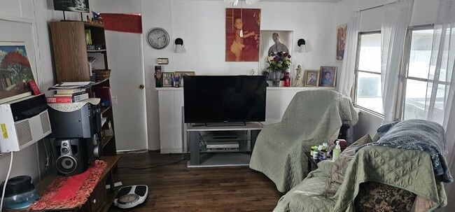 Building Photo - 59 Holly Dr