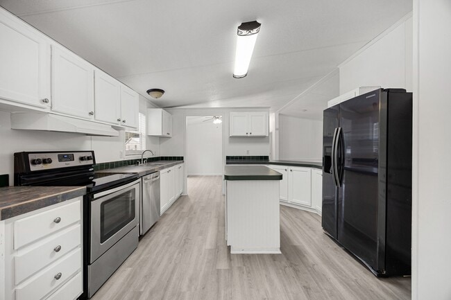 Building Photo - 16330 Hill Country Ct