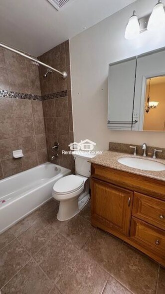 Building Photo - 8139 Londonderry Ct