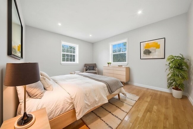 Building Photo - 11 Schubert St