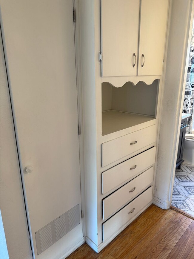 Building Photo - Nice 2 Br, 1 Bath house with the major app...