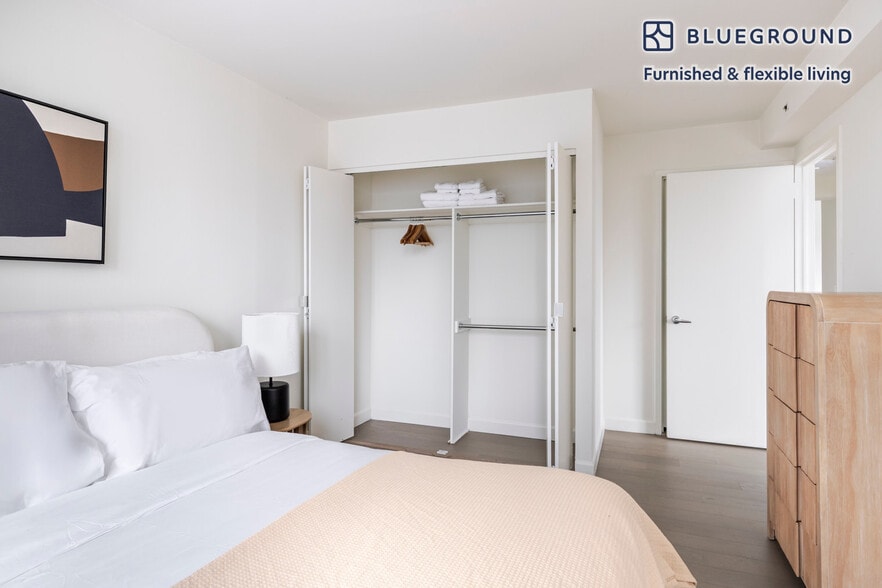 Building Photo - 561 10th Ave