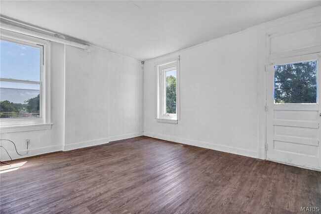 Building Photo - 824 Canaan Ave