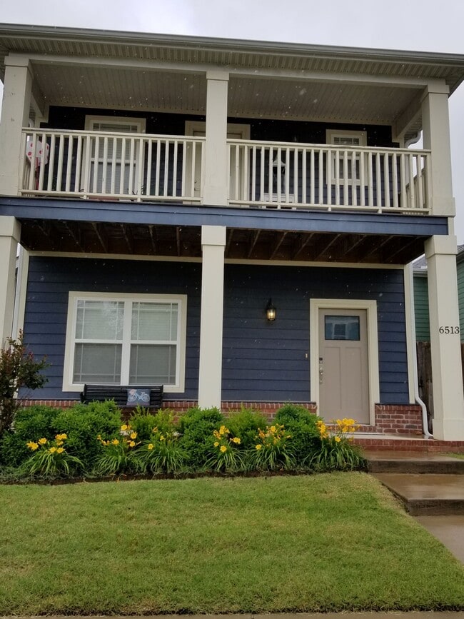 Main View Front Porch - 6513 Knollview W Way
