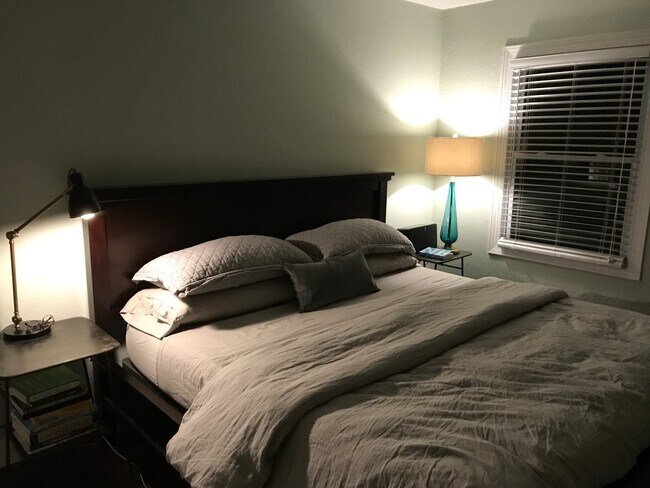 Building Photo - Charming Cottage in Sylvan Heights with Hardwood Floors, Granite Counter Tops, Fenced Yard, 2.5 M...