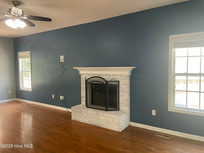 Building Photo - 151 Bayshore Dr