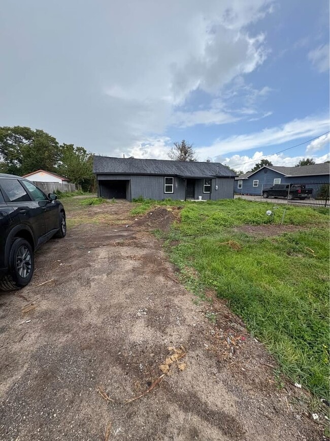 Building Photo - 16409 Pecan St