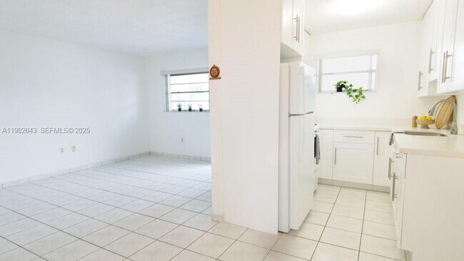 Building Photo - 2496 SW 17th Ave