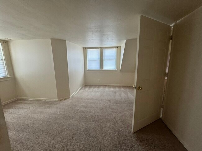 Building Photo - 500 S Lincoln St