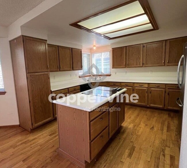 Building Photo - 8535 Oak Way