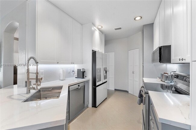 Building Photo - 1975 SE 14th St