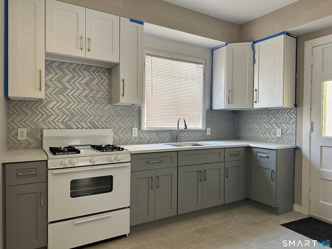 Building Photo - 1537 Chapel St