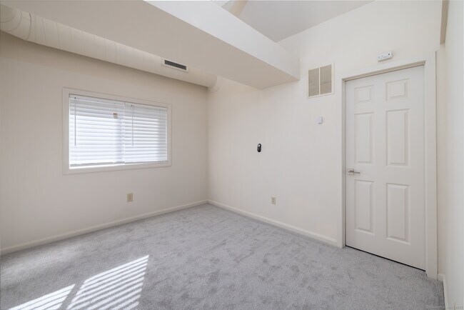 Building Photo - 206 Montoya Dr