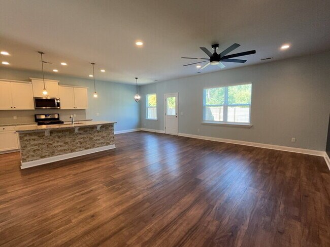 Building Photo - 203 Hayworth Rd