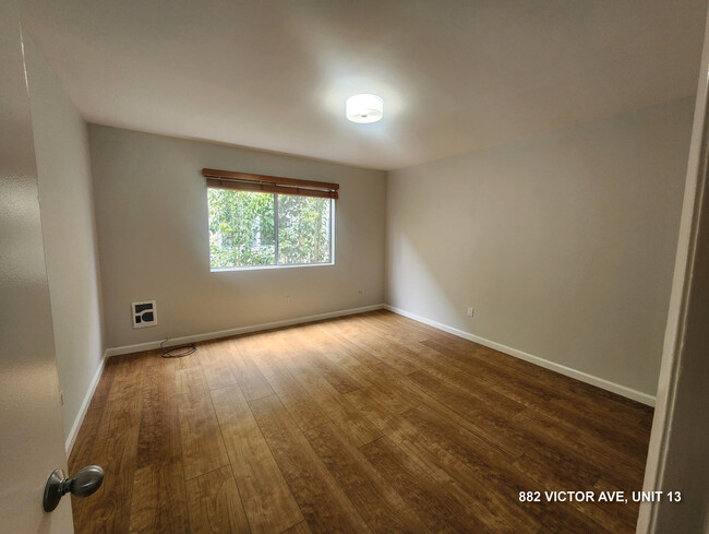 Building Photo - 882 Victor Ave