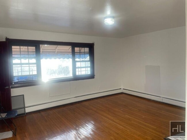 Building Photo - 3 bedroom in BROOKLYN NY 11208