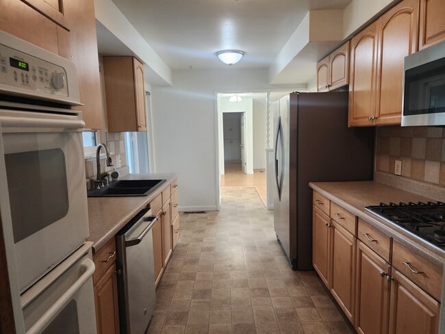 Building Photo - 17824 Pesante Rd