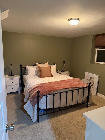 Building Photo - 6104 Nashua Ave