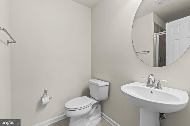 Building Photo - 7118 Rowlock Aly