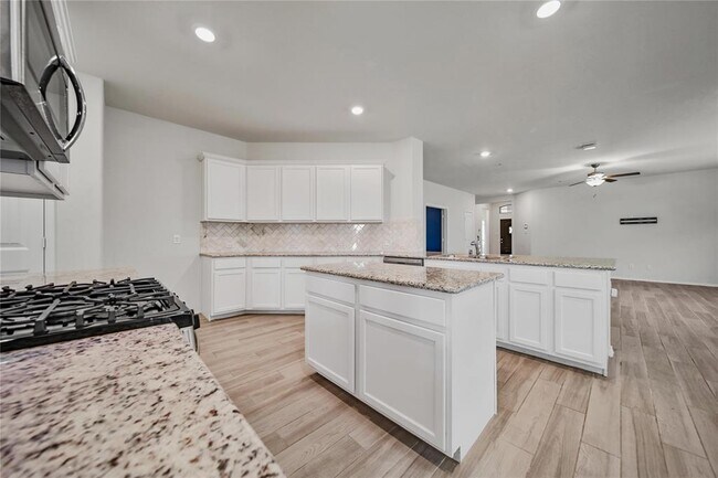 Building Photo - 9539 Summer River Dr