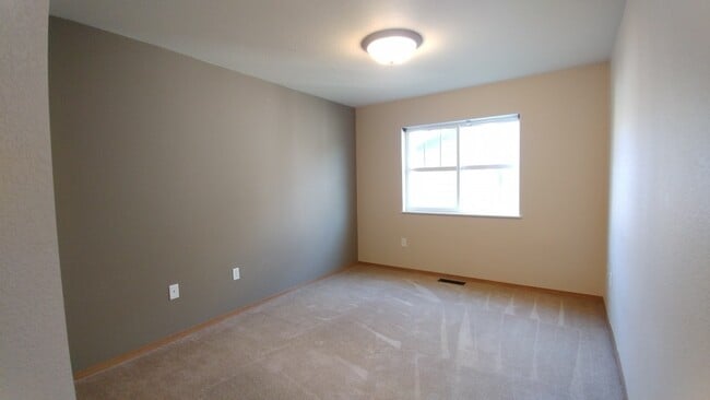 Building Photo - Beautiful Canyon Creek Home