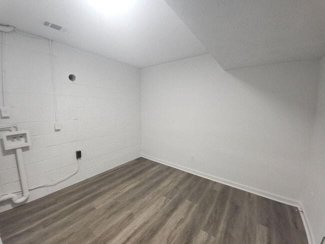 Building Photo - Spacious 5-Bedroom Home in Stone Mountain!