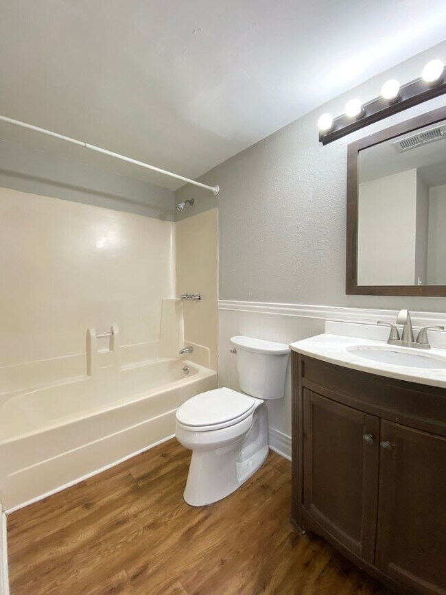 Building Photo - wh506