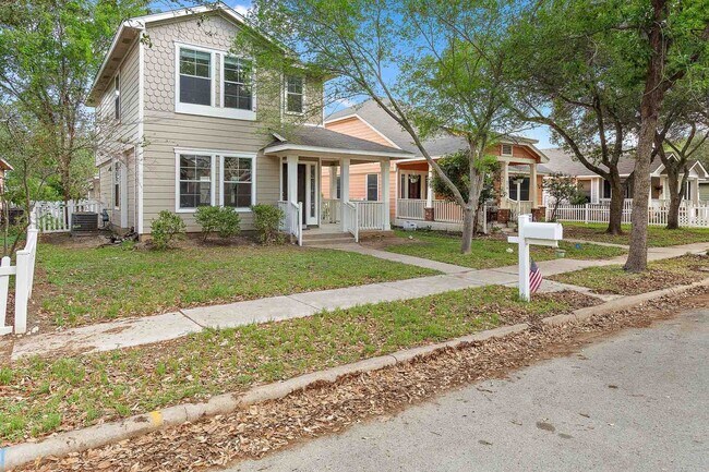 Building Photo - Plum Creek - 3 Bedroom / 2.5 Bathroom Home - 2 Car Garage - Fenced Backyard