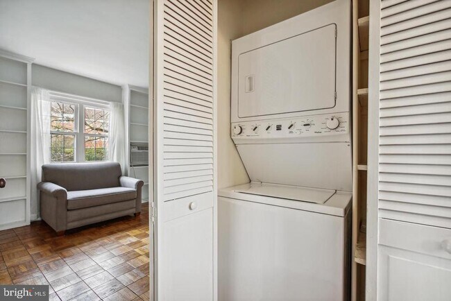 Building Photo - 3139 Martha Custis Dr