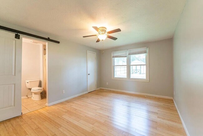 Building Photo - 3 Bed 2 Bath 2 Car Garage Home Available 07/01/2026!!