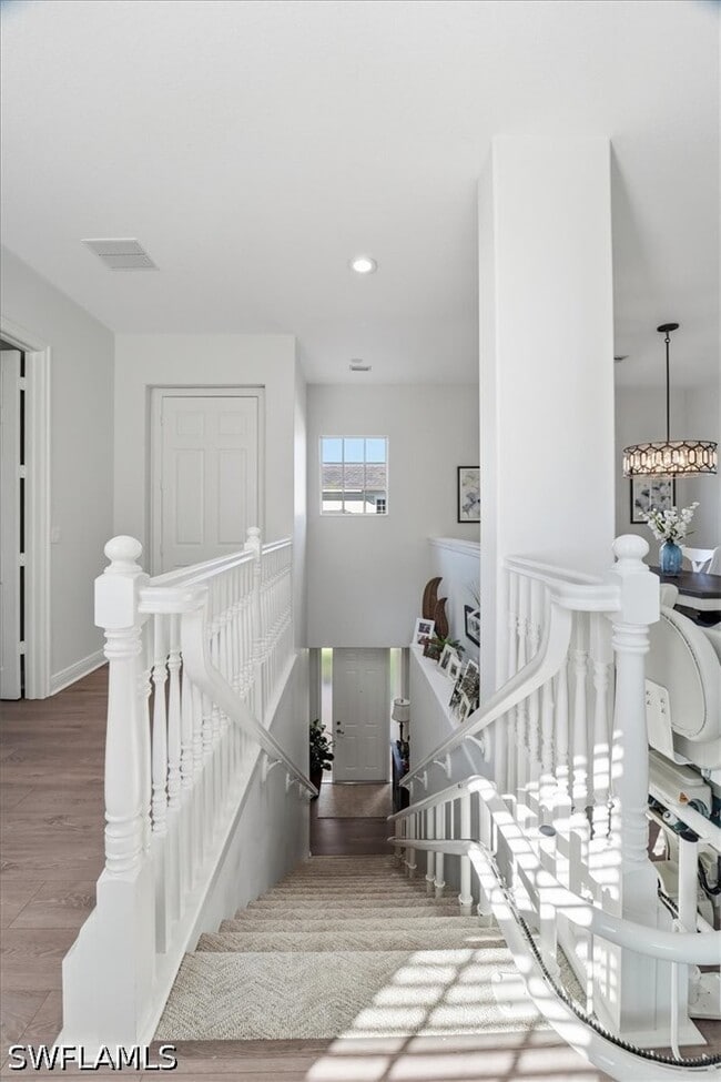 Building Photo - 7842 Hawthorne Dr