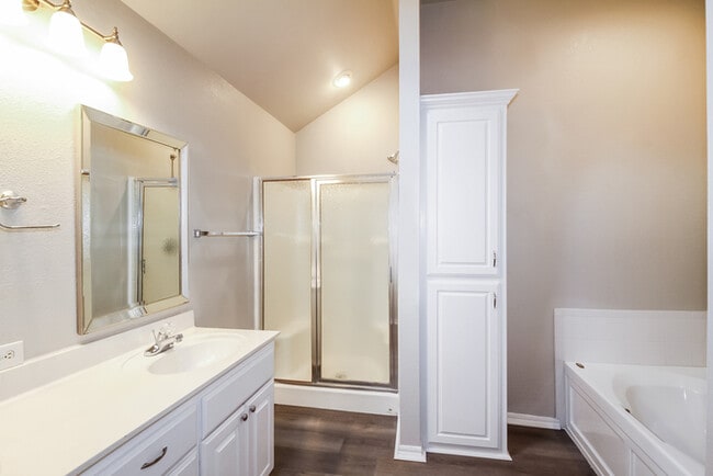 Building Photo - 3905 Penny Dr