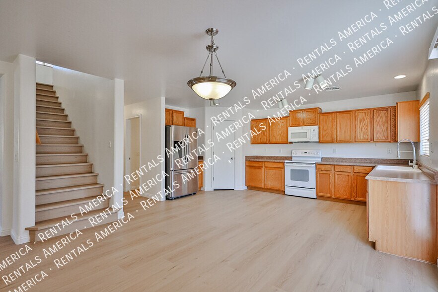 Building Photo - 11627 W Cheryl Dr