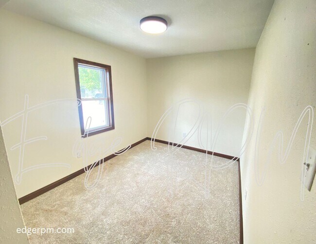 Building Photo - Charming 1 Bedroom, 1 Bathroom Home in Waterloo, IA!