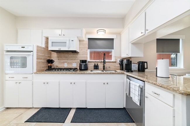 Building Photo - 5727 Capello Dr